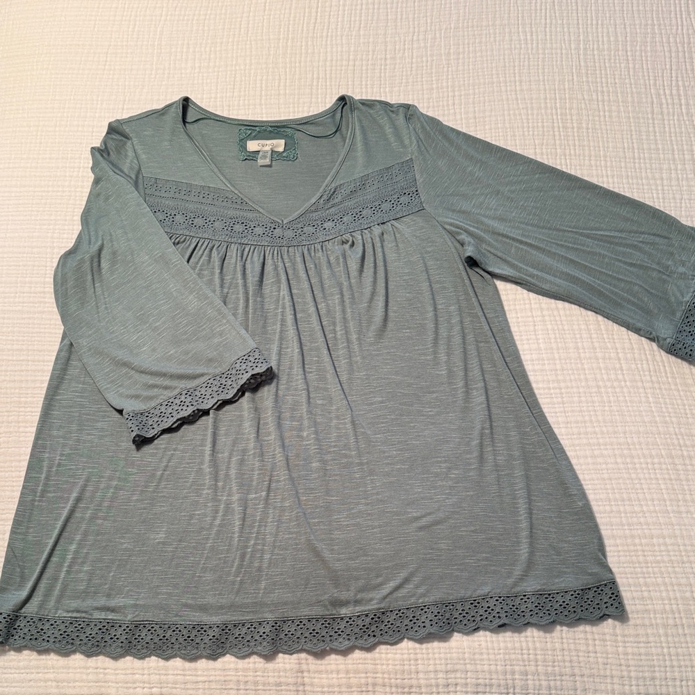 Cupio Women's Teal Lace Accent Blouse